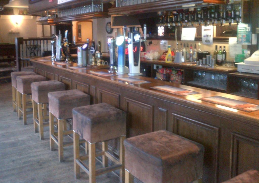 The Friar Tucks Hotel กลอสเตอร์ ภายนอก รูปภาพ
